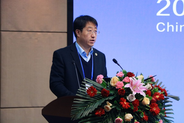 3 37000c威尼斯副院长黄勇教授开幕式致辞.jpg